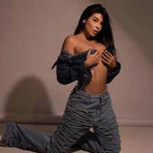  Nude