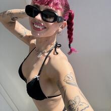  Nude