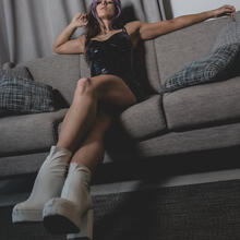  Nude