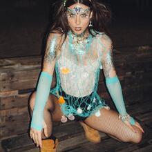  Nude