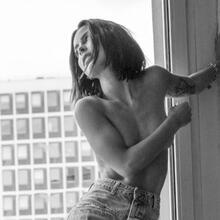  Nude