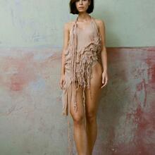 Nude