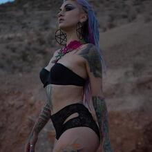  Nude