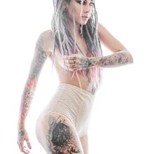  Nude
