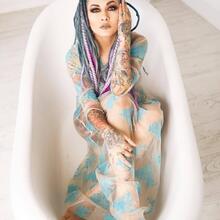 Nude