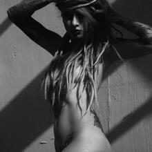  Nude