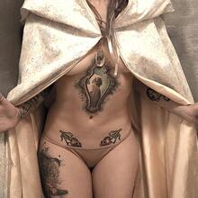  Nude
