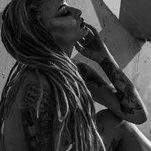  Nude