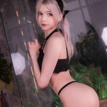  Nude