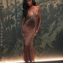  Nude