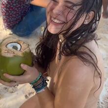  Nude