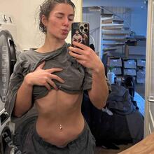 Nude