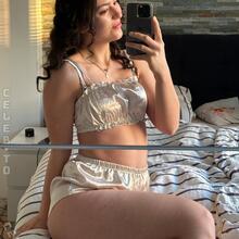  Nude
