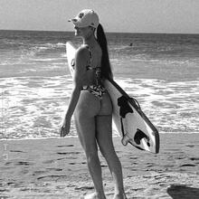  Nude