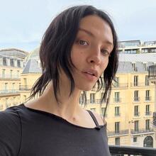  Nude