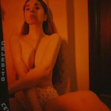  Nude