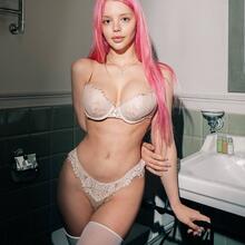  Nude