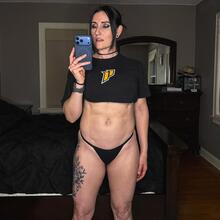  Nude