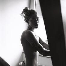  Nude