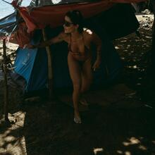  Nude