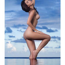  Nude