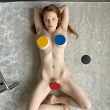  Nude