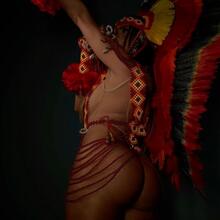  Nude