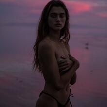  Nude