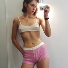  Nude
