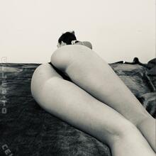  Nude
