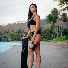  Nude