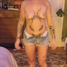  Nude