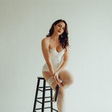  Nude