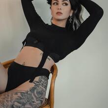  Nude