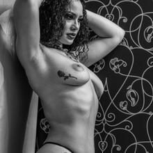 Nude