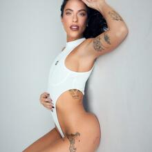  Nude