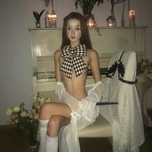  Nude