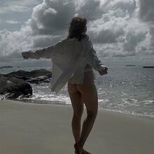  Nude