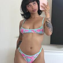  Nude