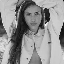  Nude