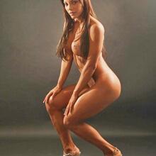  Nude