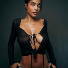  Nude