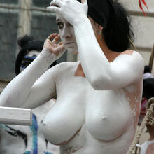  Nude