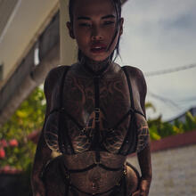  Nude
