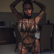  Nude