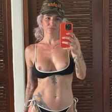  Nude