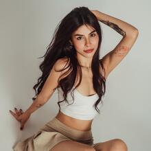  Nude