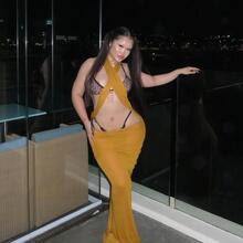  Nude