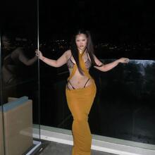  Nude