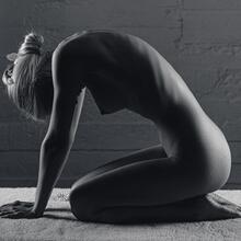  Nude